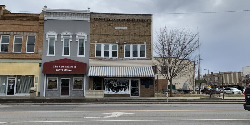 Primary Photo - 107 E Main St