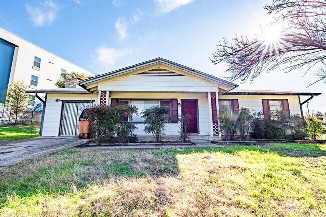 Foto del edificio - 12203 Waters Park Rd
