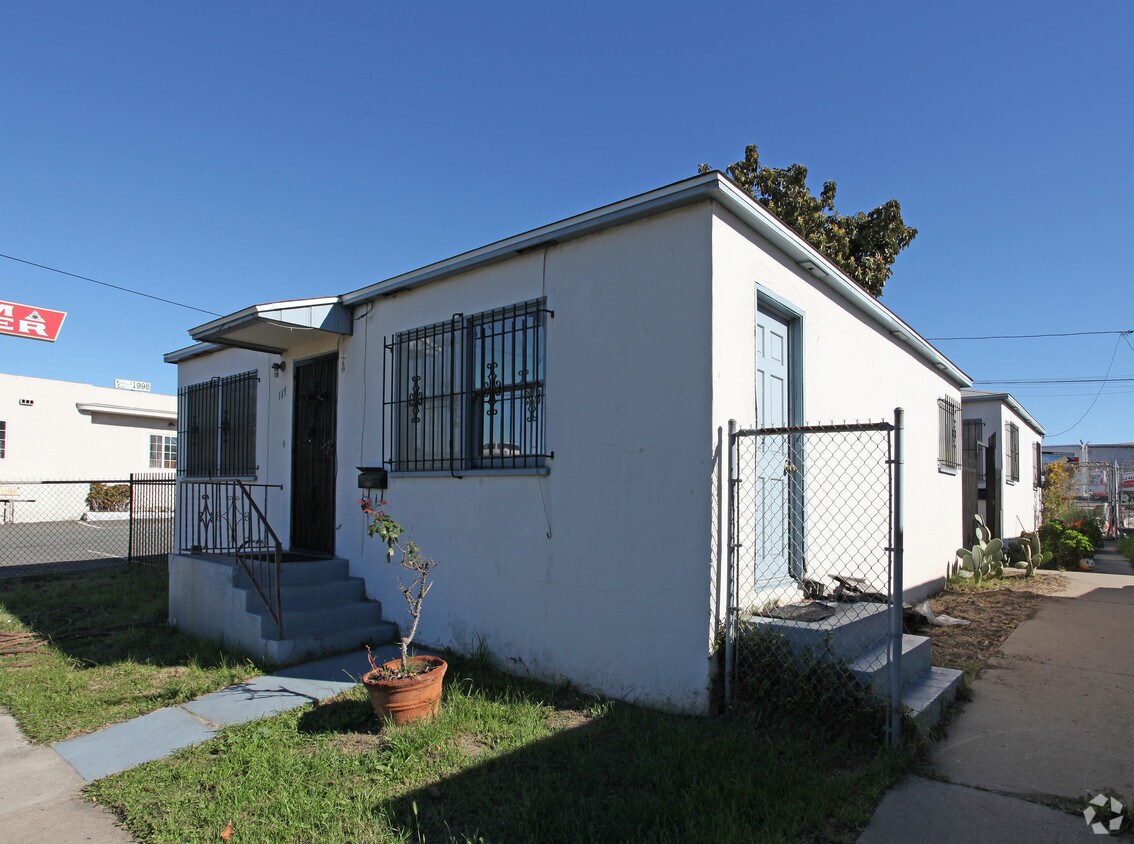 Foto principal - 117-119 Roosevelt Ave