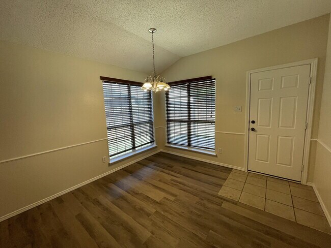 Building Photo - 1605 Kirby Ave