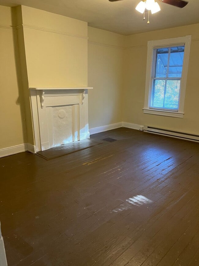 Building Photo - Large 3 bdrm/1 bath Home Within Walking Distance to VCU!
