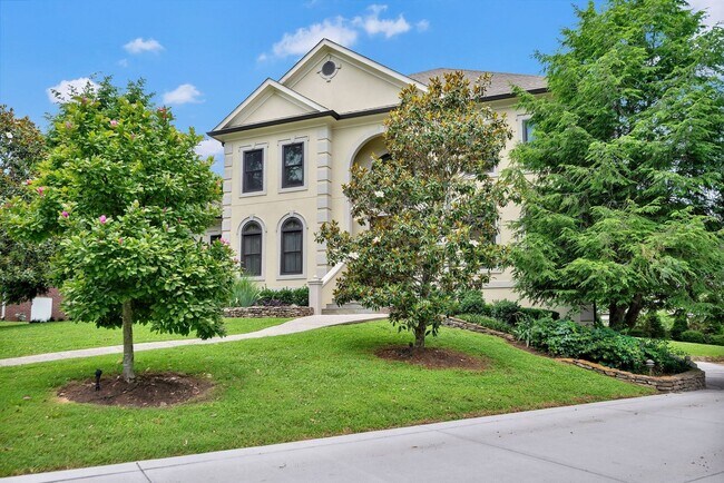 Building Photo - Stunning Fully Furnished 4BE/3.5BA home in...