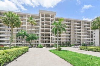 Building Photo - 3150 N Palm Aire Dr