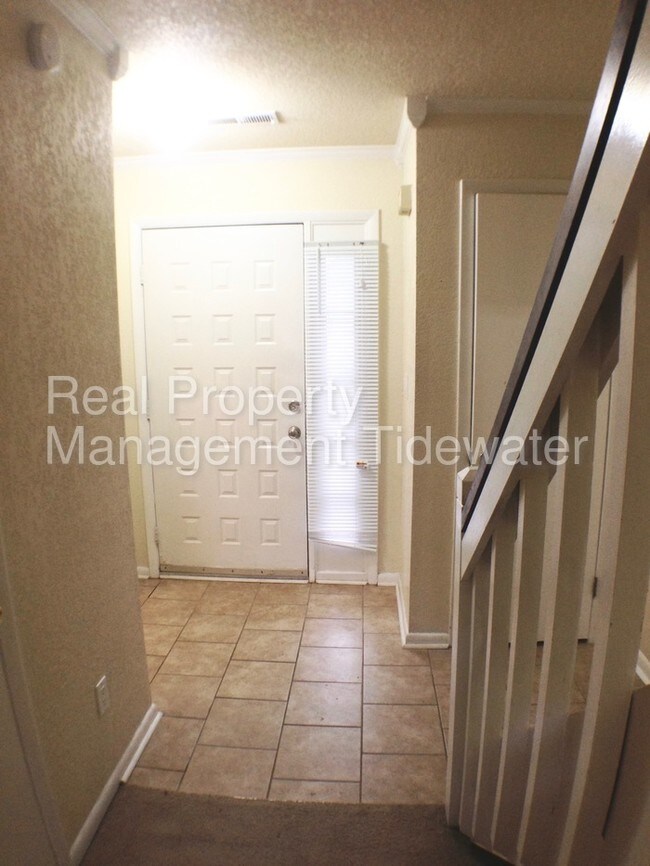 Building Photo - 5028 Glenwood Way