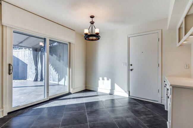 Foto del edificio - 10515 Berry Knoll Dr