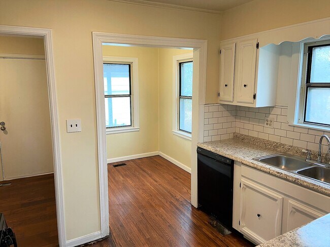 Foto del edificio - 4722 E 5th Pl