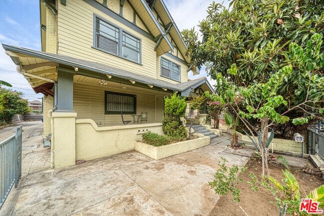 Foto del edificio - 1677 S Harvard Blvd