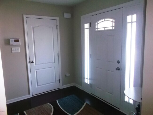 Building Photo - 901 Merlin Ct