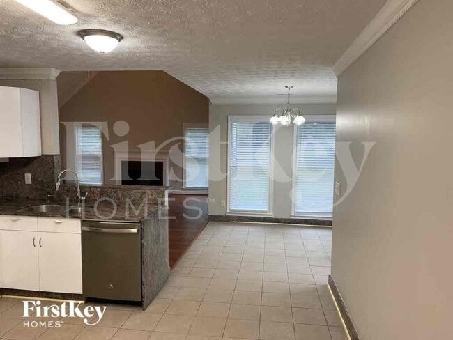 Building Photo - 1020 Forest Hills Dr SE