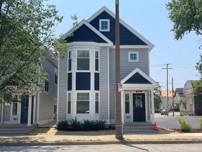 Foto del edificio - 1707 W State St