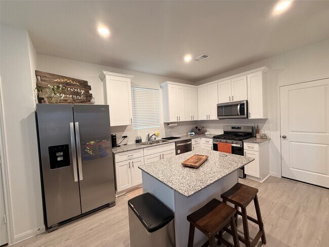 Foto del edificio - 26032 Hampshire Dr