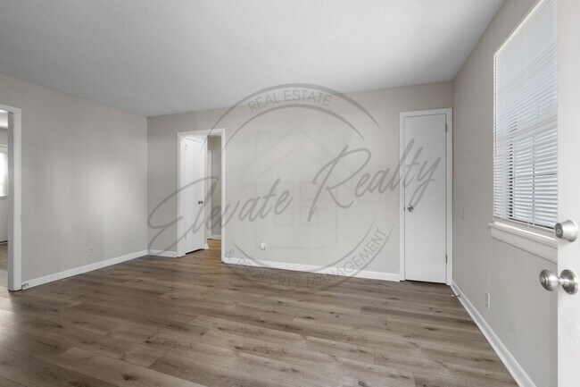 Foto del edificio - On Special: Two Bedroom Duplex in Hermitage!