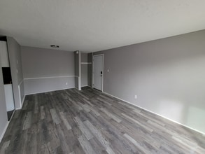 Building Photo - 13444 Euclid Ave