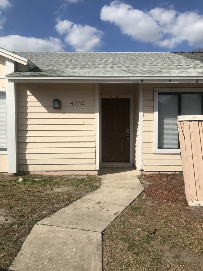 IMMEDIATE MOVE IN!!!!!Cute 2 Bed / 2 Bath Unit in Pine Hills For Rent - IMMEDIATE  MOVE IN!!!!!Cute 2 Bed / 2 Bath Unit in Pine Hills For Rent House