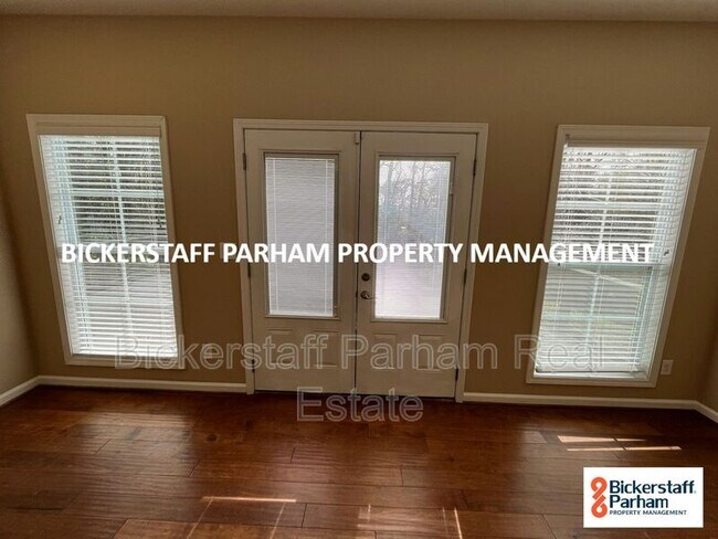 Foto del edificio - 3407 Summerville Rd