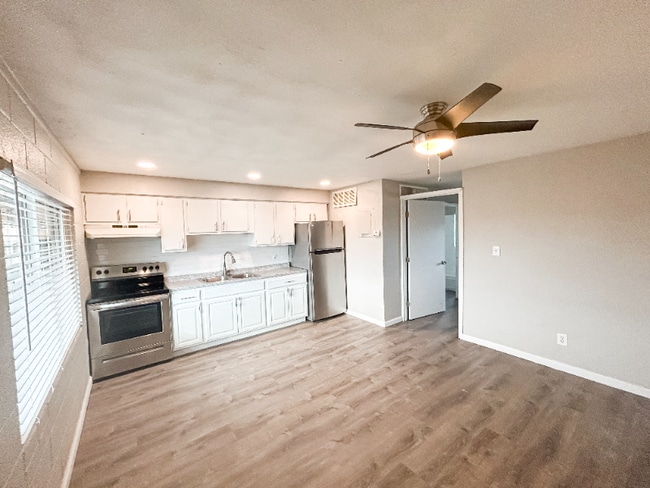 Photo - 1110 E Highland Ave Apartment