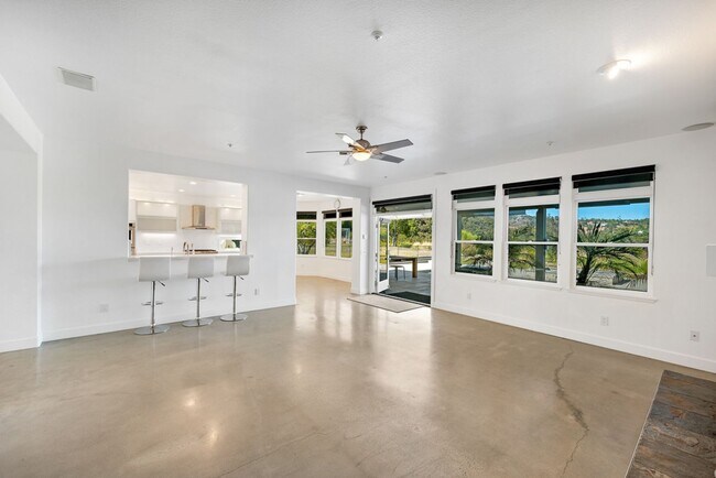 Building Photo - GATED ESTATE AND ENTERTAINER'S DREAM!