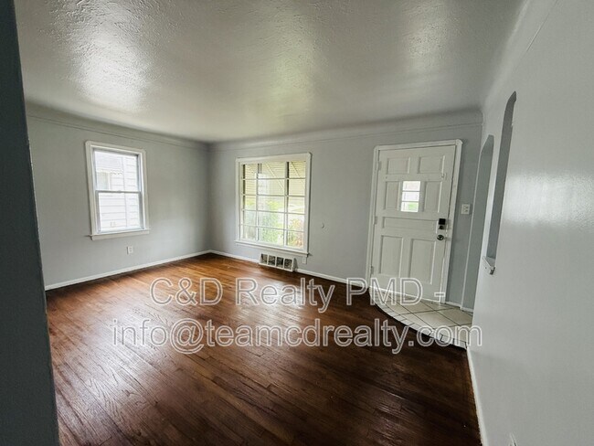 Foto del edificio - 14423 Tokay Ave