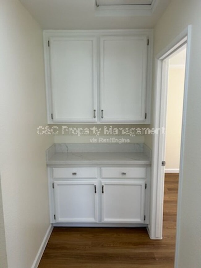 Building Photo - 8912 Carvalho Ct