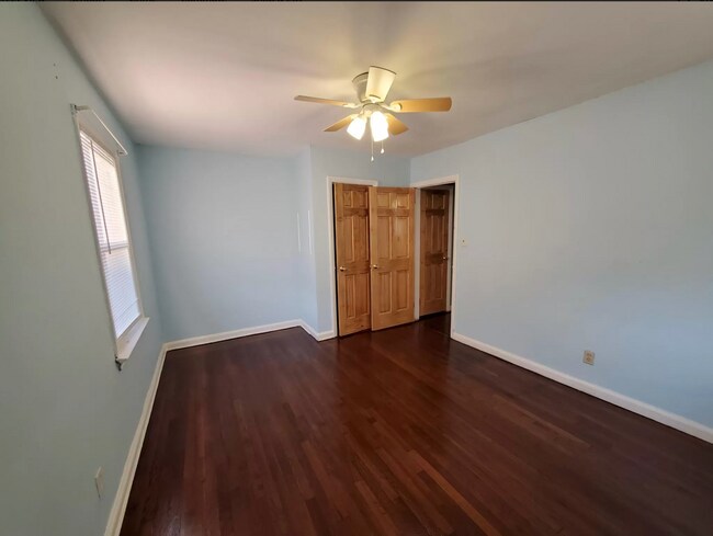 Spacious Bedroom - 31 Broadway