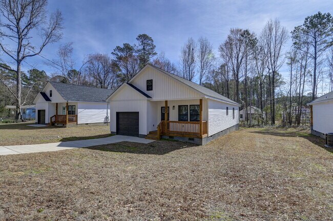 Building Photo - 32 Roberson St