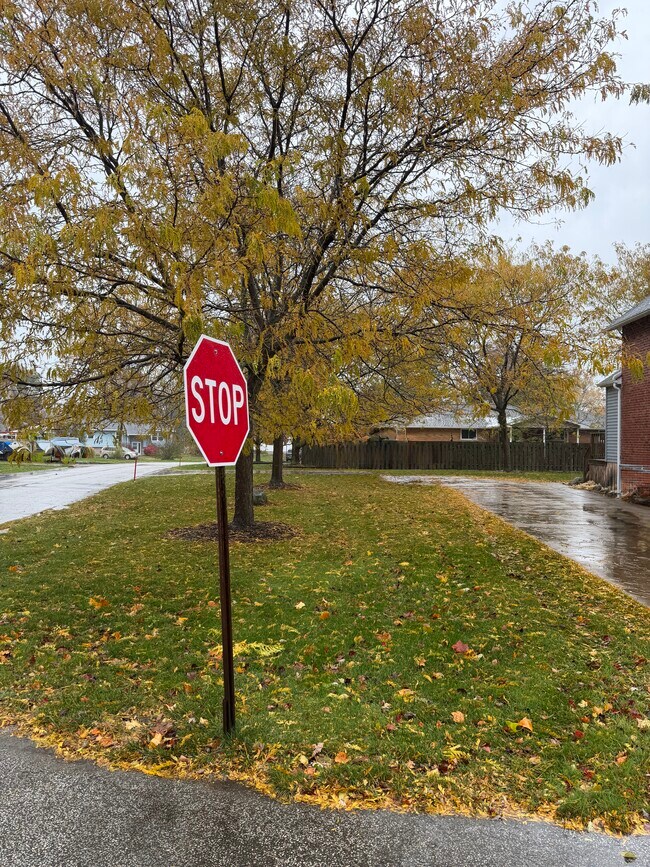 Foto del edificio - 3062 Laird Ave