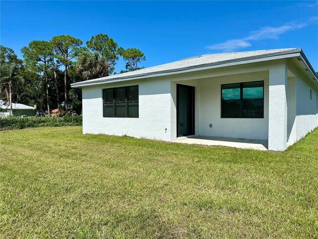 Building Photo - 6903 Salerno Rd