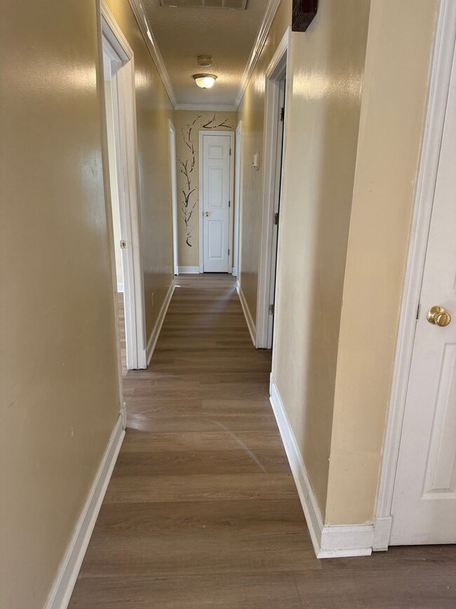 Foto del edificio - 3 Bedroom Home with Back Deck & Large Fenc...