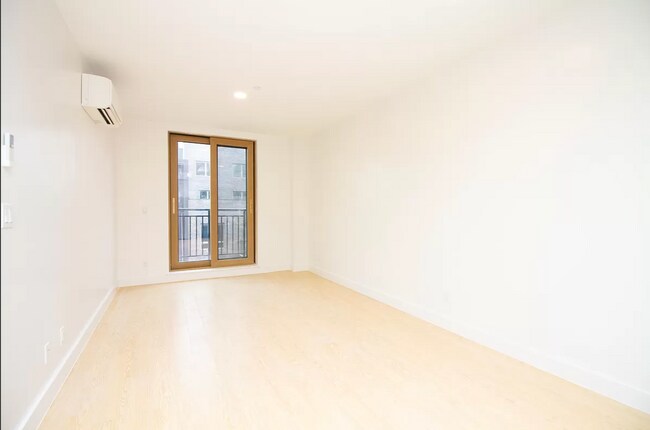 Building Photo - 369 Harman St