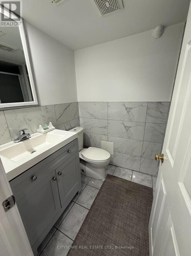 Photo du bâtiment - 6925 Lisgar Dr
