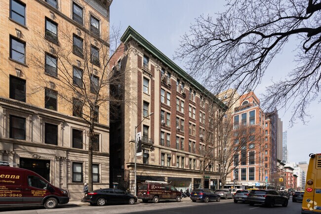 Building Photo - The Queenston