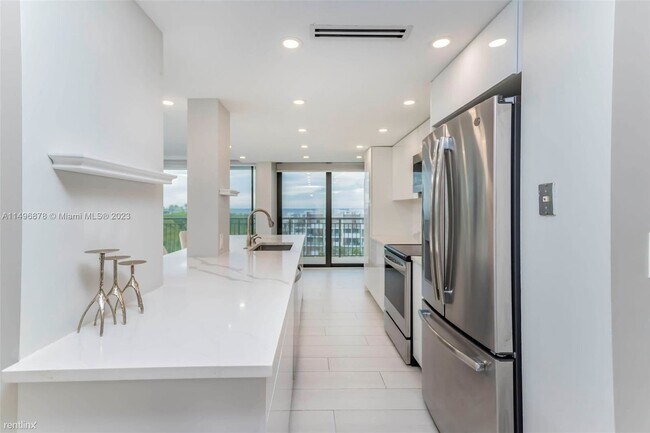 Building Photo - 3 br, 2 bath House - 3031 N Ocean Blvd Apt...