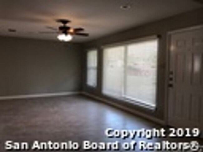 Foto del edificio - 3 bedroom 2 bath Greenhill Village