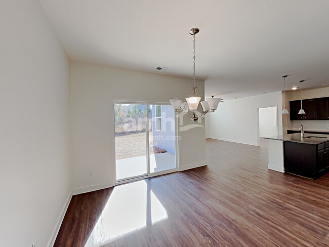 Foto del edificio - 7071 Creeksong Dr