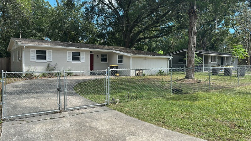 Foto principal - 2235 Looking Glass Ln
