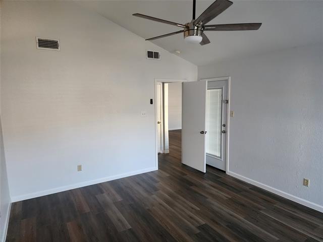 Foto del edificio - 8240 Willis Ln