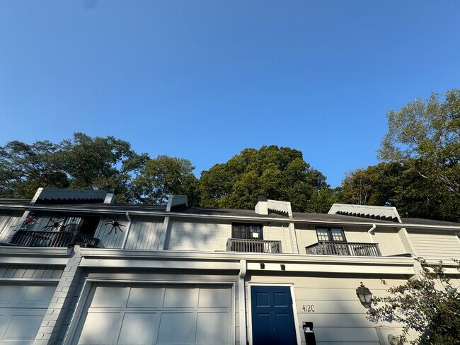 Foto del edificio - 412 Sycamore Dr