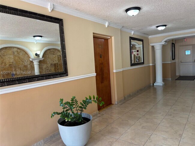 Foto del edificio - 5033 NW 7th St