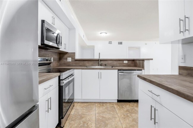 Foto del edificio - 2123 Renaissance Blvd