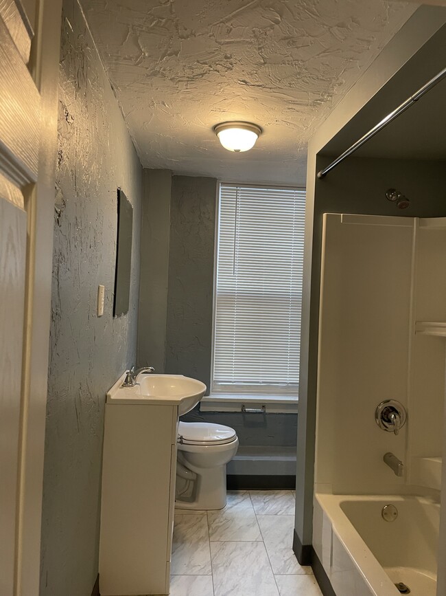 306 Craft Ave Unit 8 - The Oaks