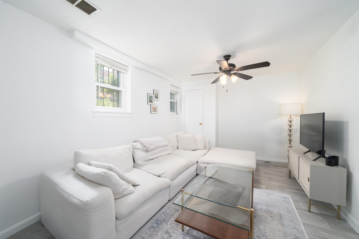 Foto principal - 364 1st St