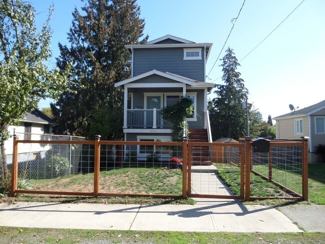 Building Photo - 2311 S Hosmer St