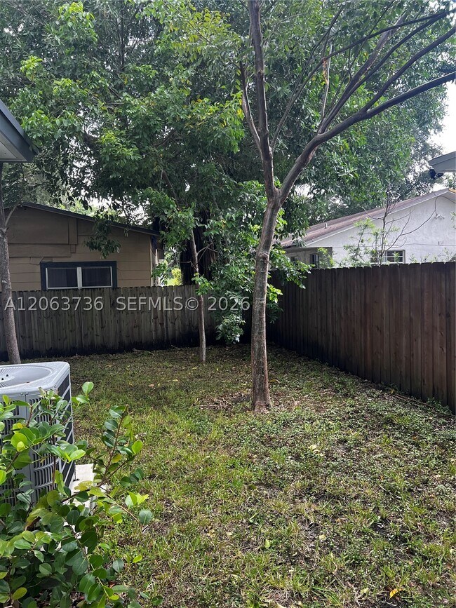 Foto del edificio - 6301 NW 1st Pl