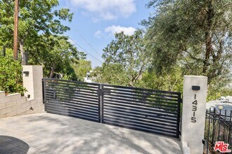 Building Photo - 14315 Mulholland Dr