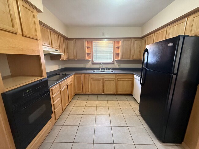 Foto del edificio - Available now 2 bedroom 2 bathroom 1 car garage fenced in backyard