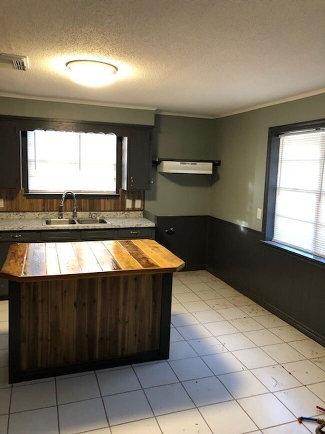 Building Photo - 3540 LA-160