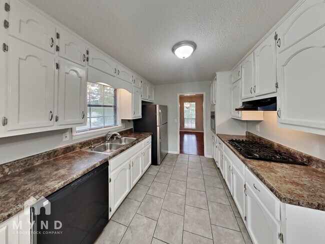 Building Photo - 1172 Westridge Cir