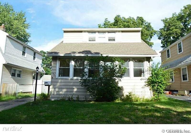 Primary Photo - 3 br, 1 bath House - 34 Carlisle St