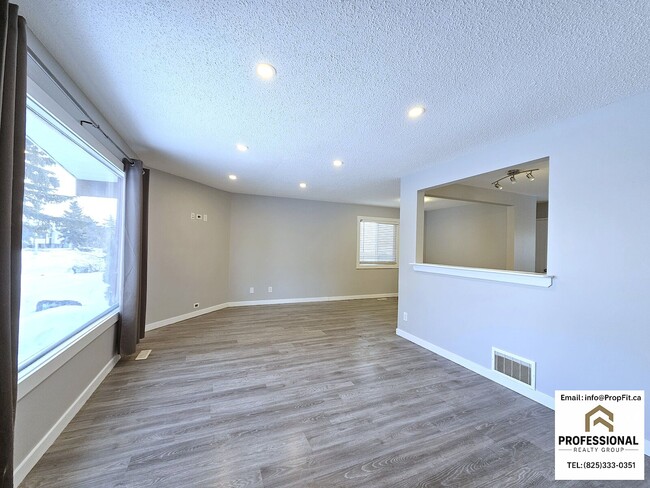 Building Photo - 4308 70 St NW