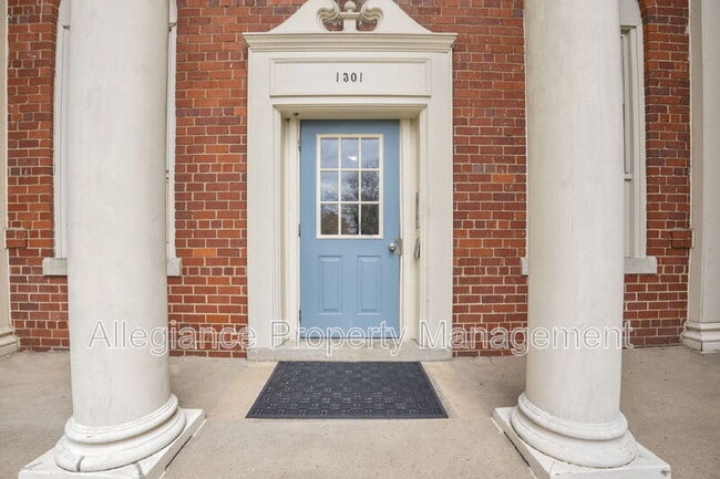 Building Photo - 1301 E Abingdon Dr